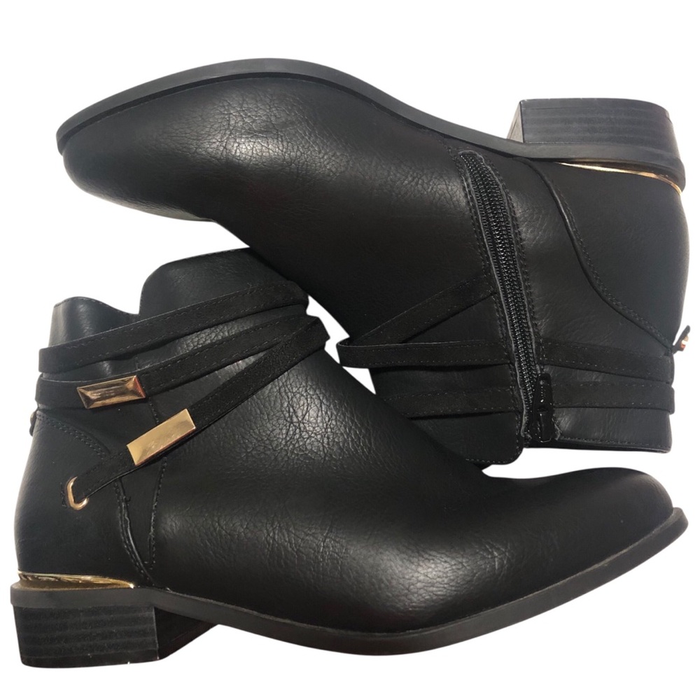 Comfort Est.1946,Size 9W. Black Ankle Boots /Gold Hardware Accents Zipper.